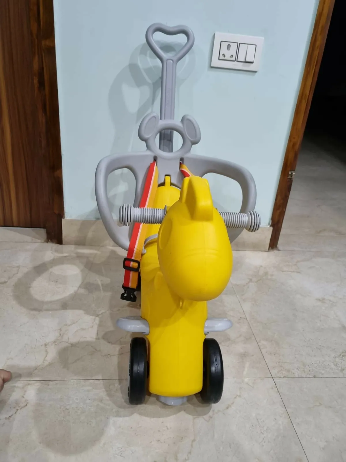 LUVLAP Sunny Giraffe push and scoot rider / Ride on