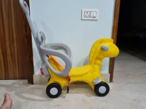 LUVLAP Sunny Giraffe push and scoot rider / Ride on