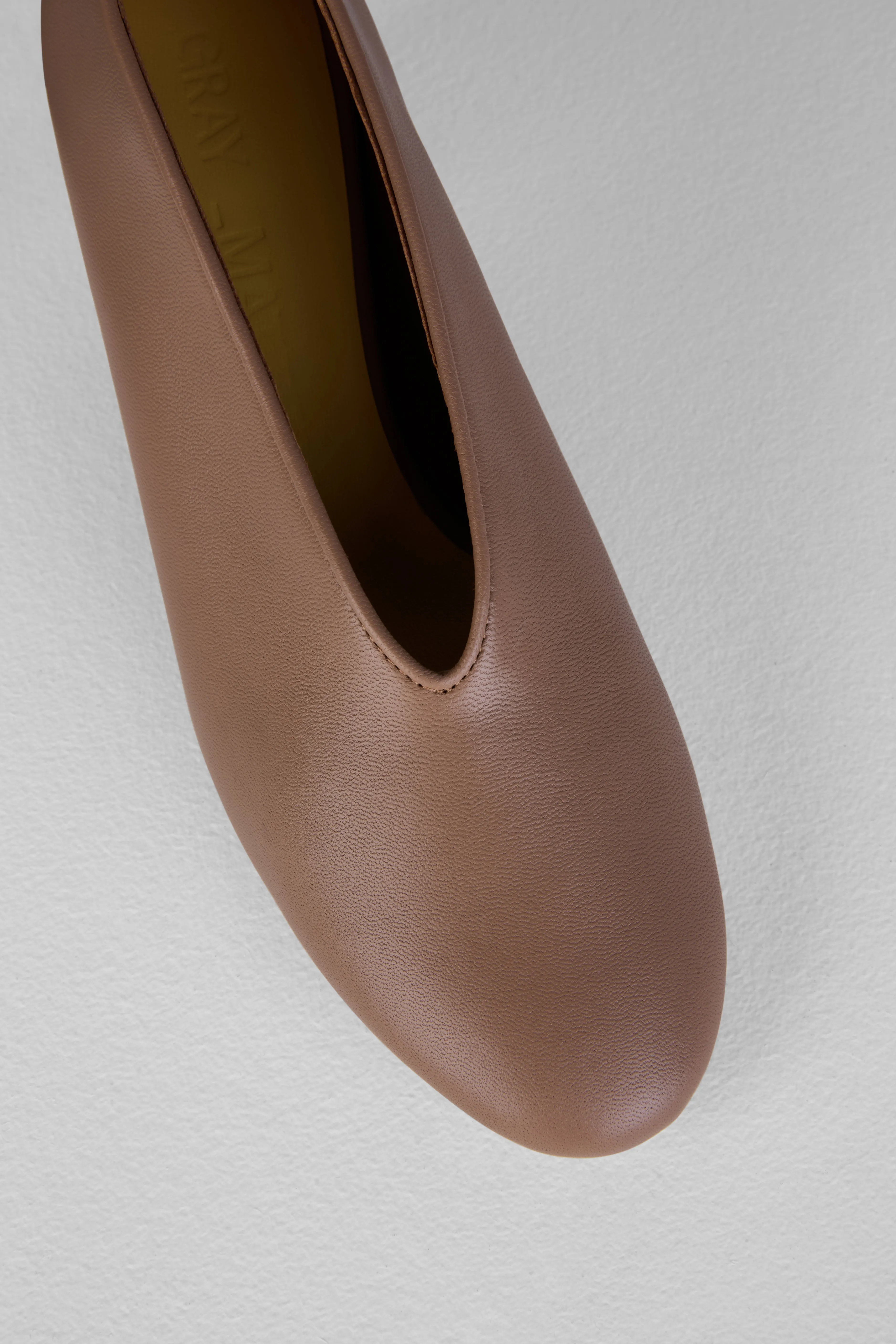 Mildred Classic in Taupe Sole