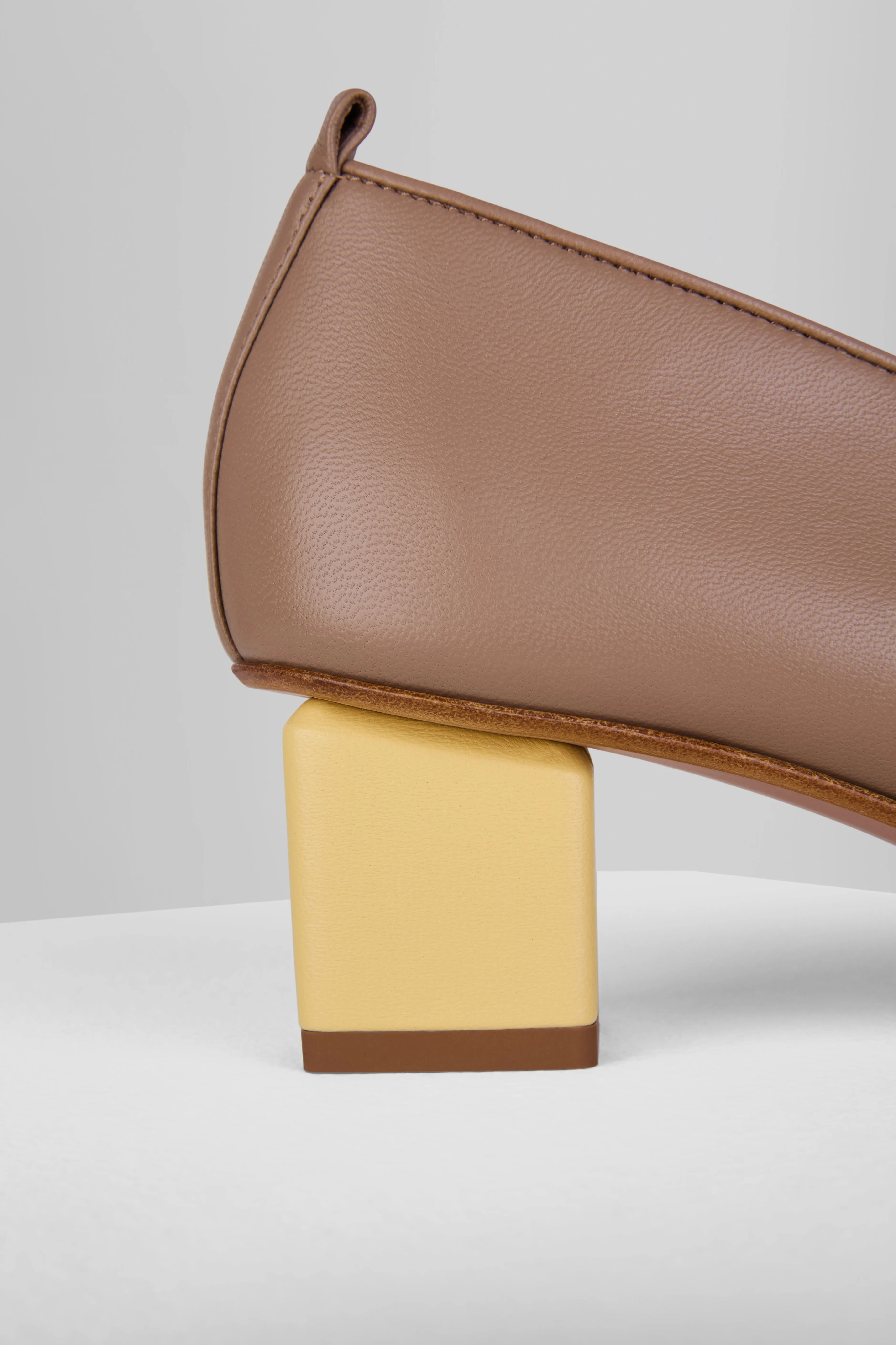 Mildred Classic in Taupe Sole
